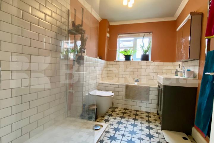 Contemporary and stylish two bedroomed in the heart of Brixton Arlington Lodge Brixton hill, Brixton